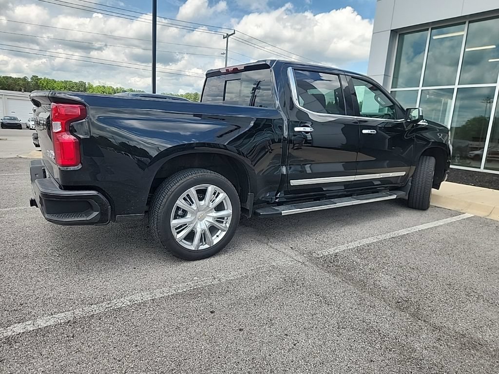 Used 2024 Chevrolet Silverado 1500 High Country w/ High Country Premium Package AWD/4WD image 6