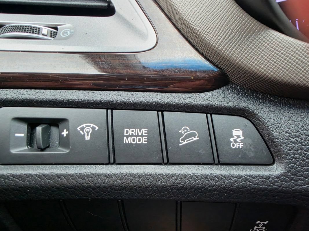 Used 2019 Hyundai Santa Fe XL SE AWD/4WD image 24