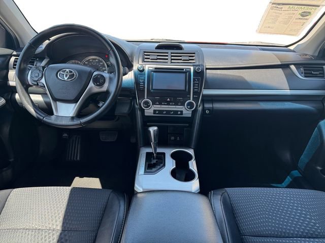 Used 2014 Toyota Camry SE w/ Moonroof Package FWD image 12