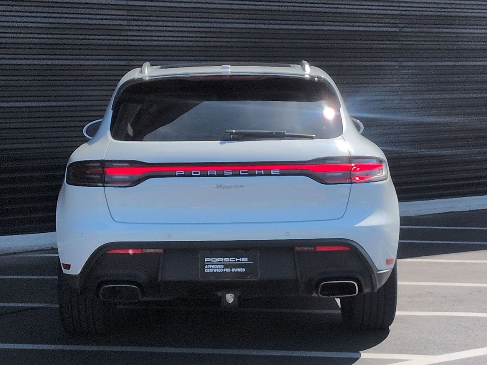 Certified 2022 Porsche Macan image 10