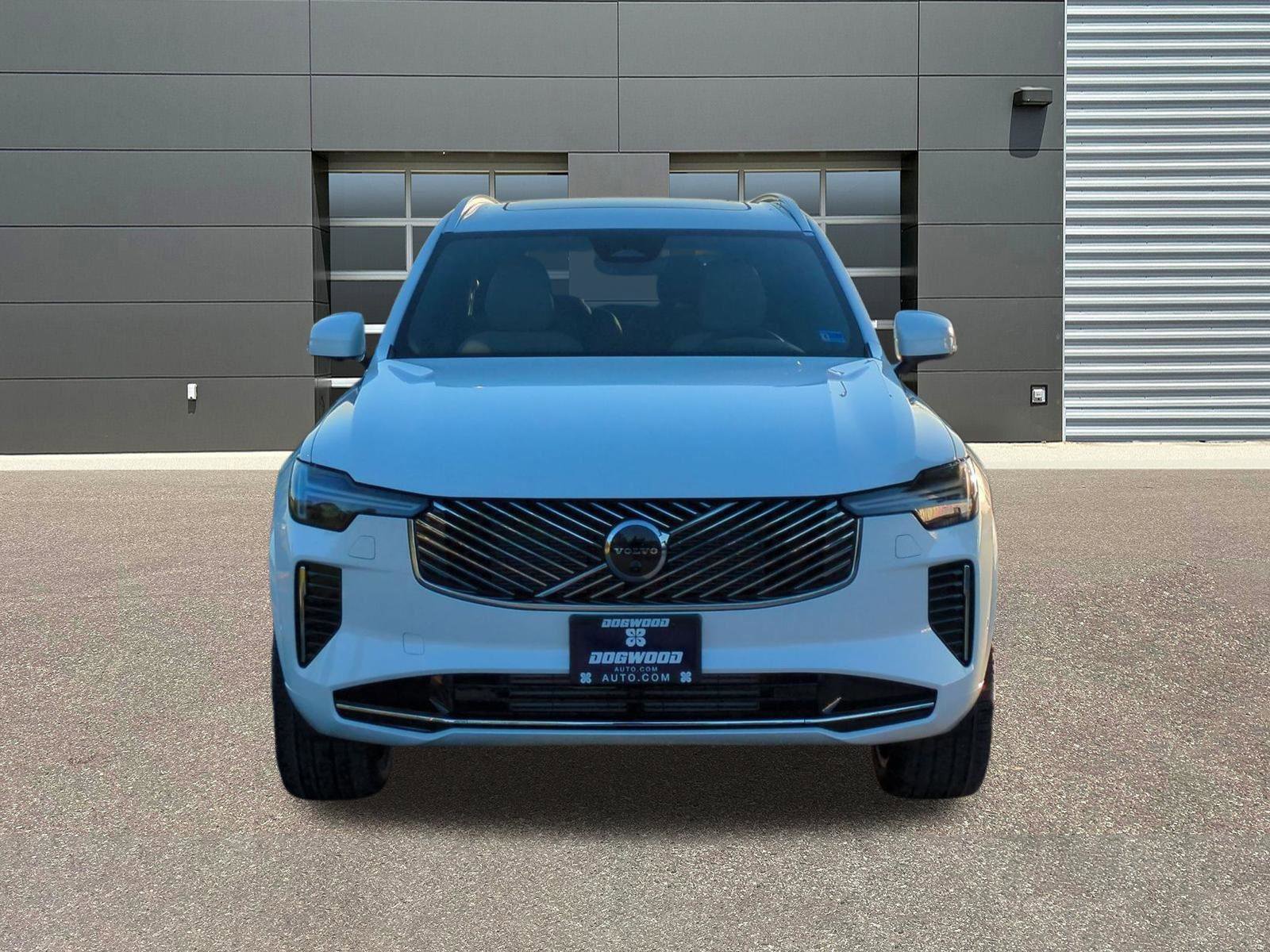 New 2026 Volvo XC90 T8 Plus w/ Protection Package Premier AWD/4WD image 2