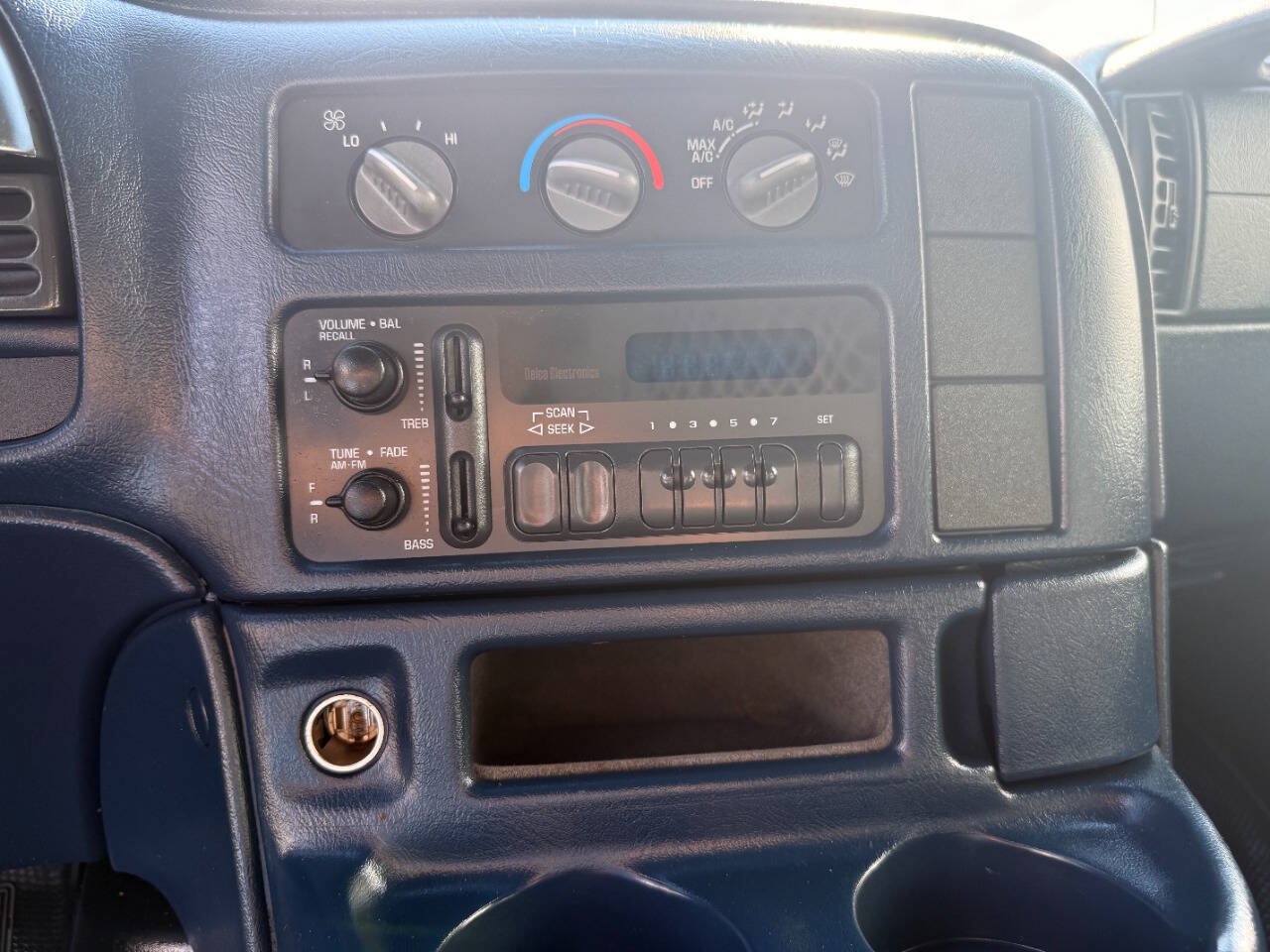 Used 2000 GMC Safari RWD image 21
