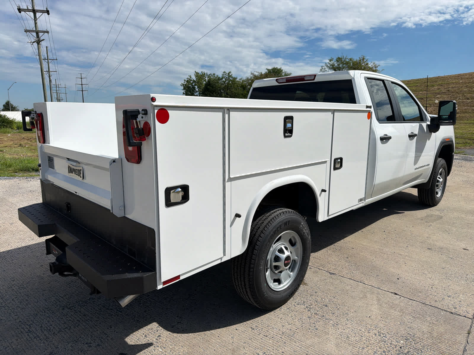 New 2026 GMC Sierra 2500 Pro w/ Convenience Package AWD/4WD image 3