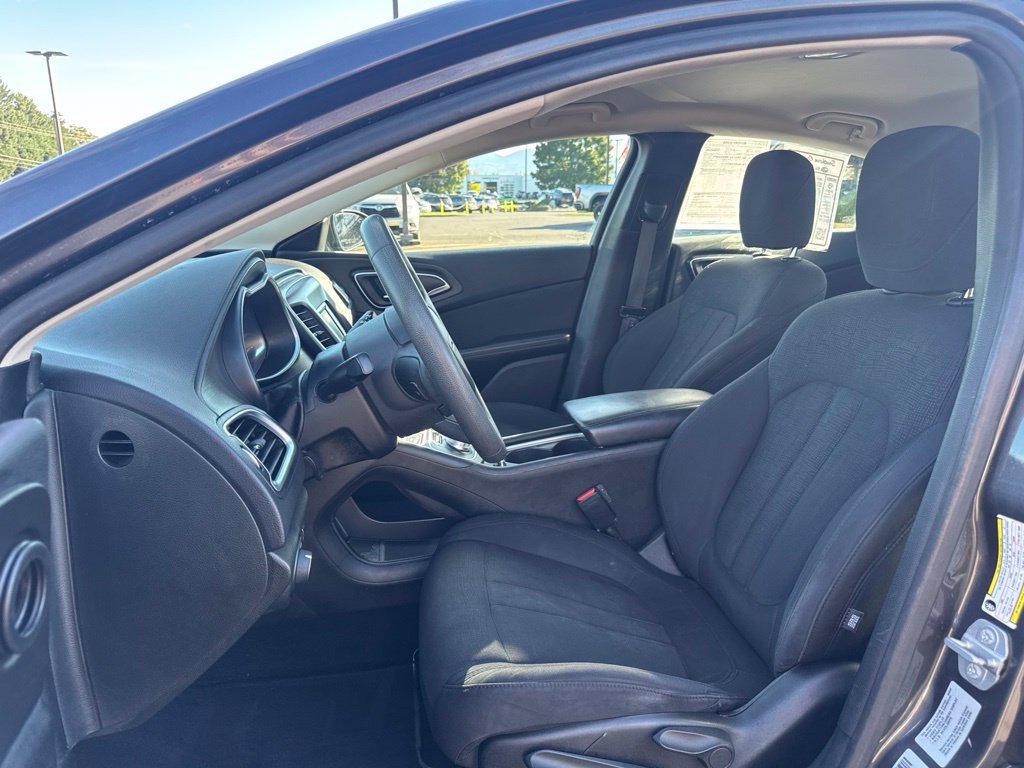 Used 2015 Chrysler 200 Limited FWD image 10
