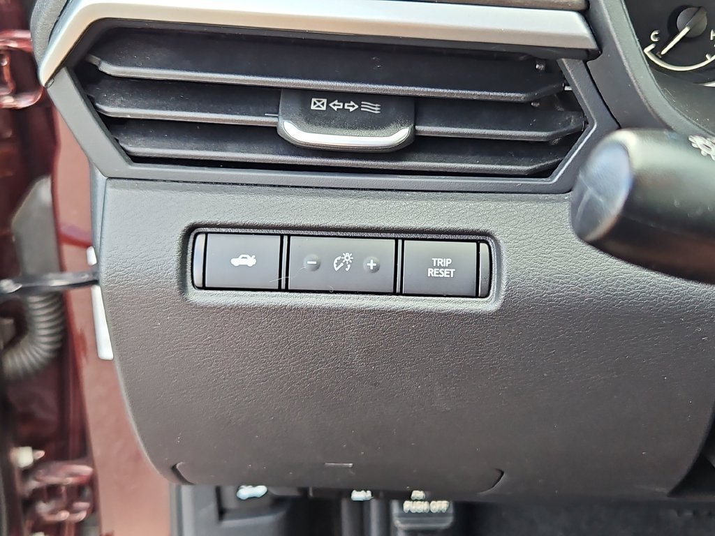 Used 2025 Nissan Altima 2.5 SV FWD image 15