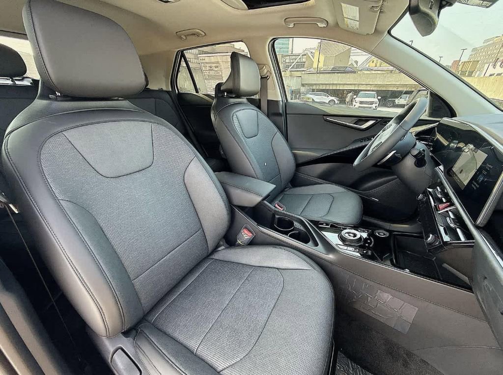 New 2025 Kia Niro SX Touring image 32