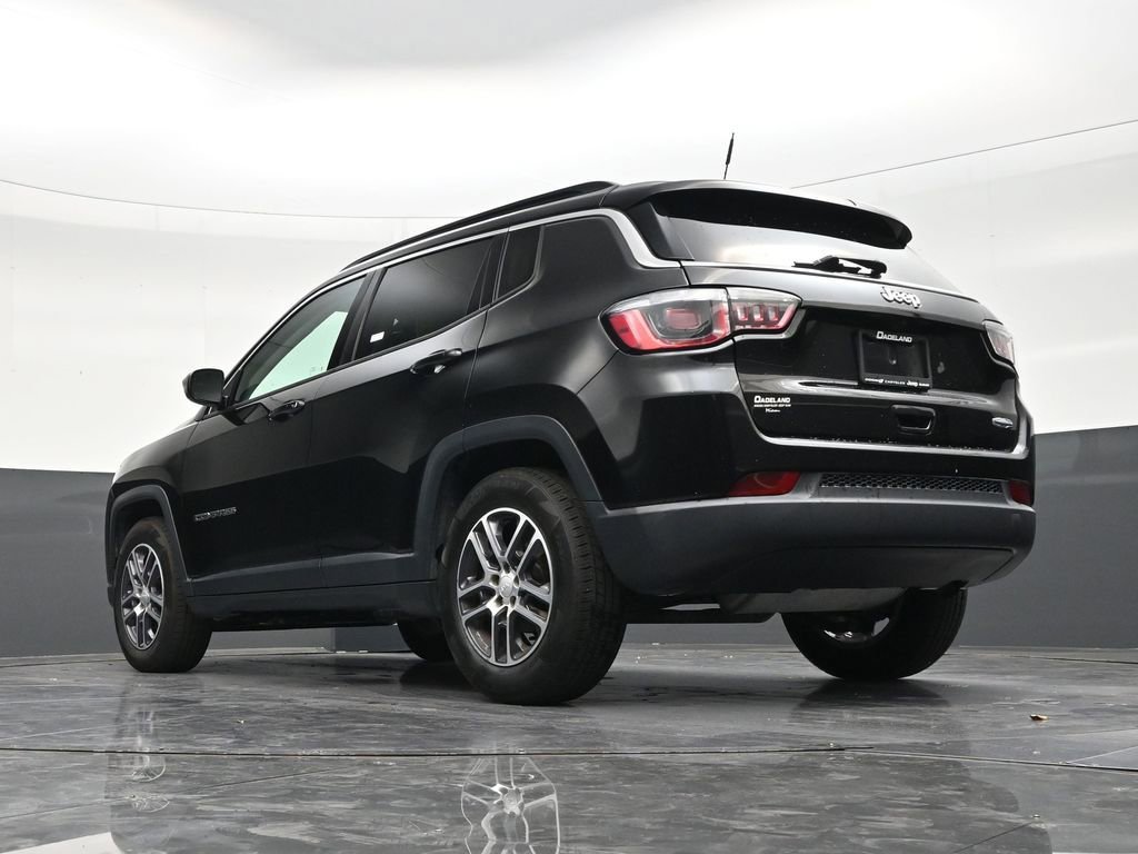 Used 2018 Jeep Compass Latitude FWD image 22