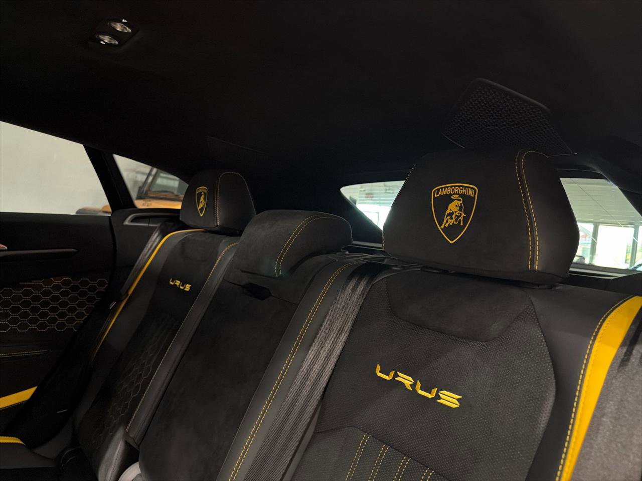Used 2024 Lamborghini Urus Performante AWD/4WD image 32