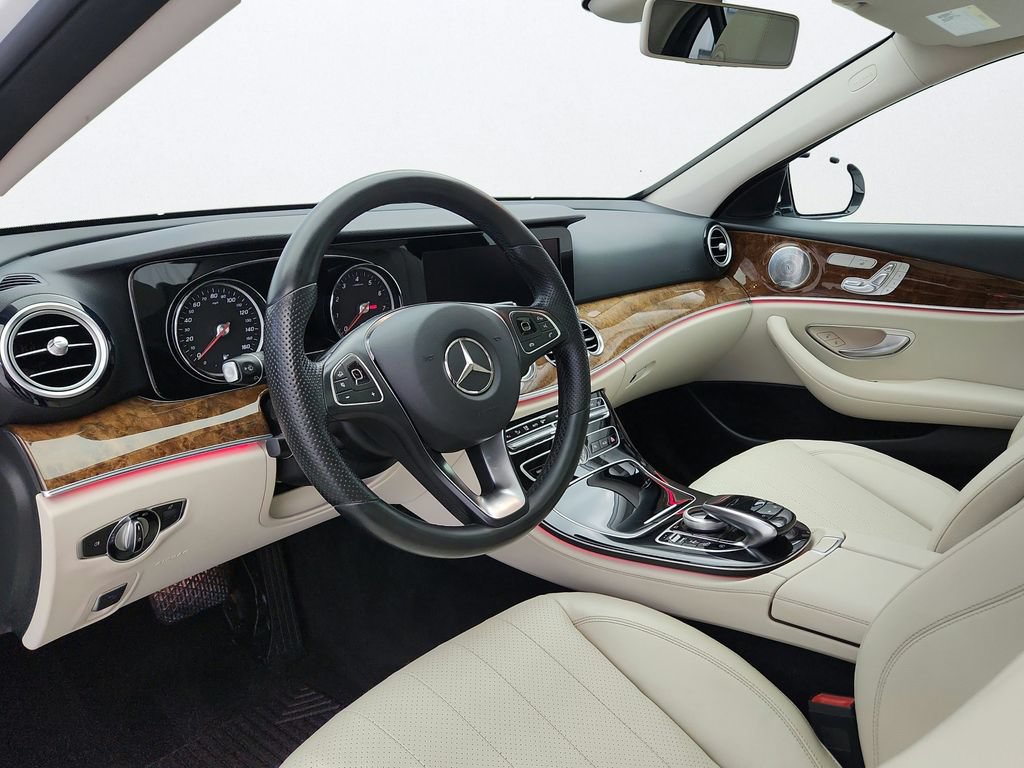 Used 2017 Mercedes-Benz E 300 4MATIC image 9