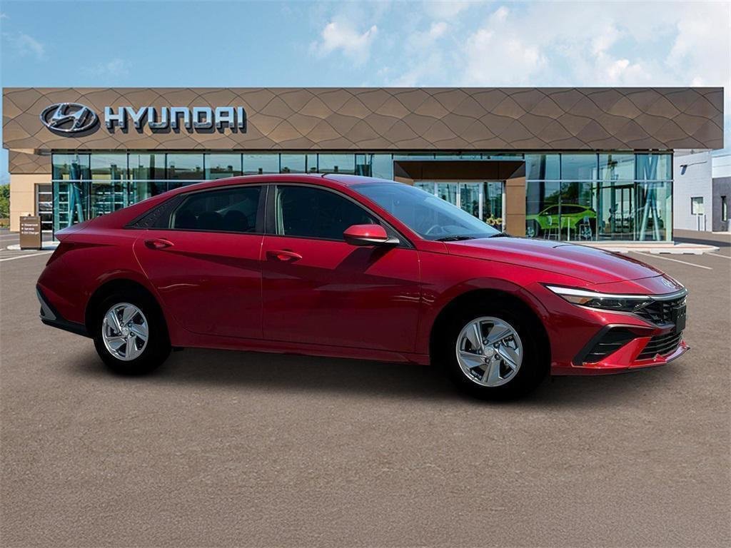 New 2025 Hyundai Elantra SE image 10