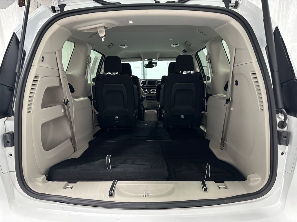 Used 2023 Chrysler Voyager LX image 52