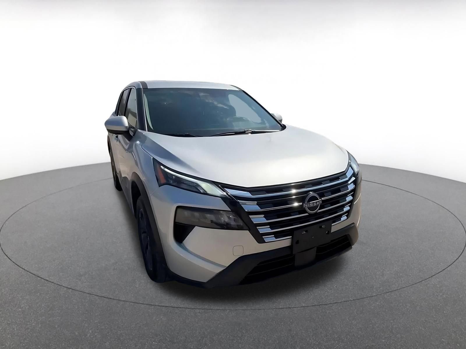 Used 2025 Nissan Rogue SV FWD image 3