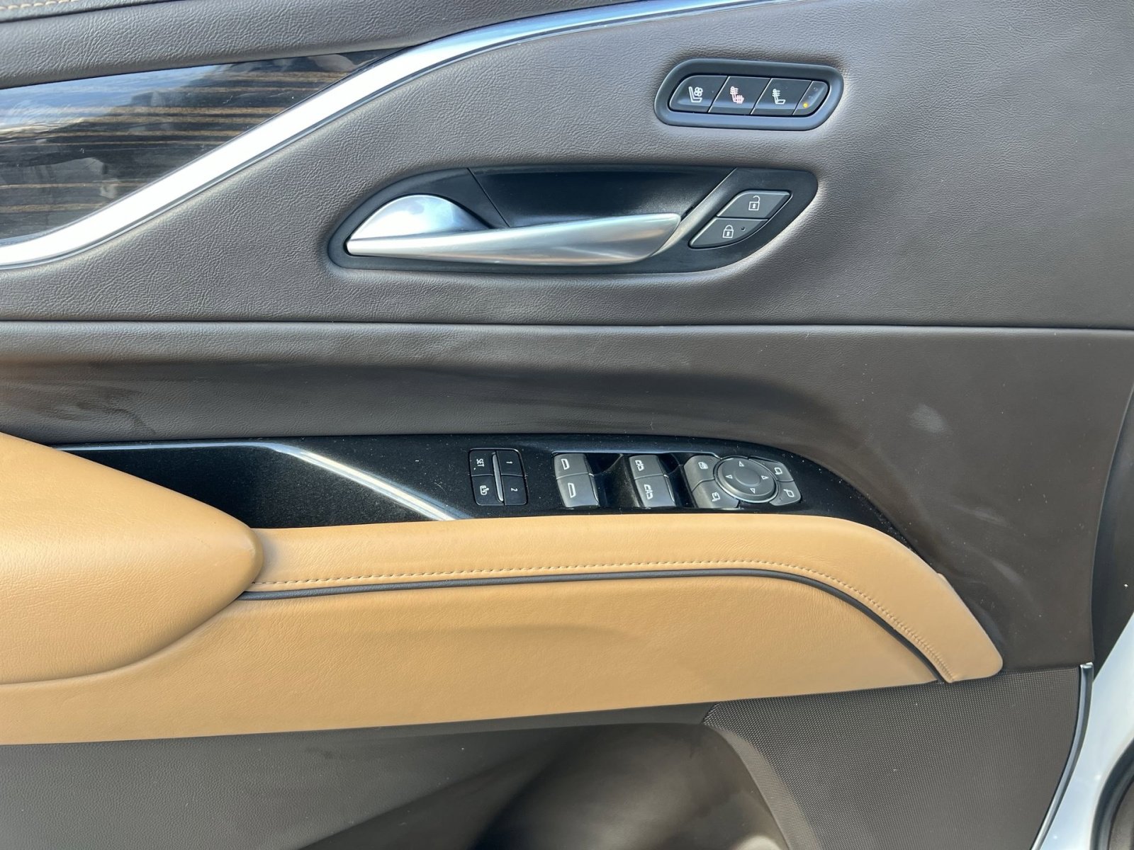 Used 2023 Cadillac Escalade Premium Luxury image 15