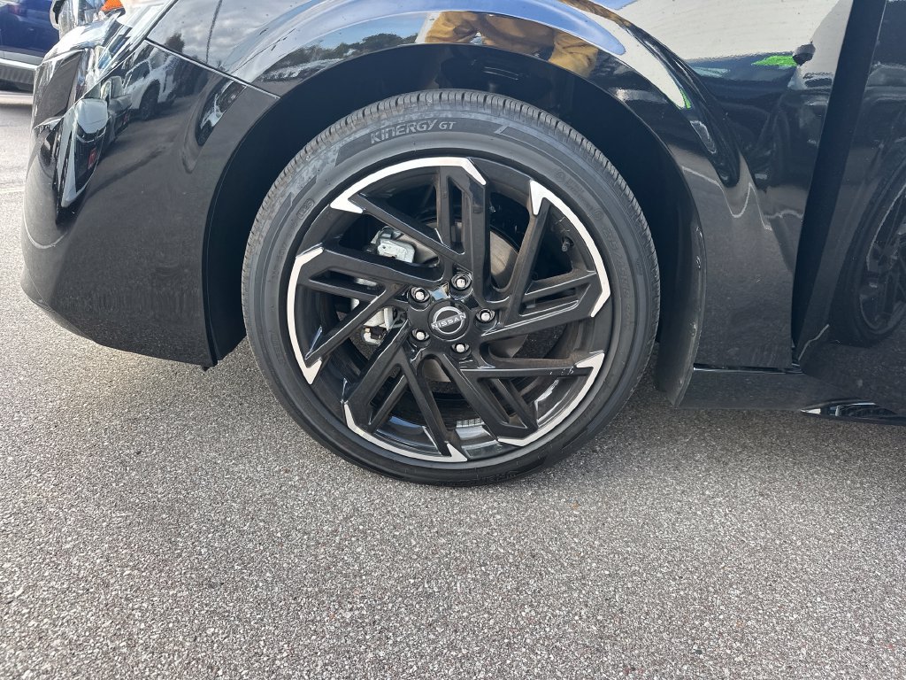 Certified 2027 Nissan Sentra SR w/ Floor Mat Package FWD image 31