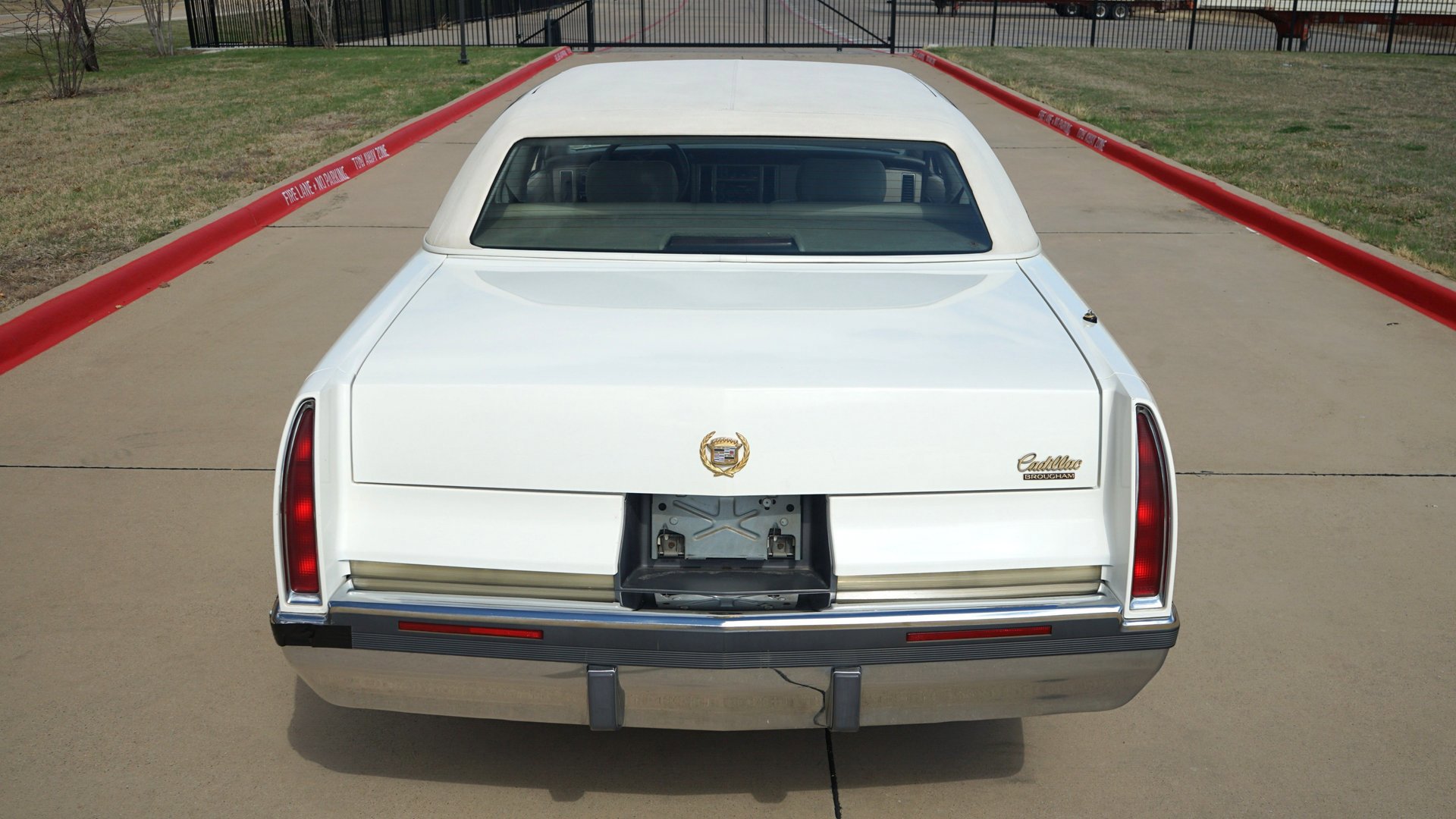 Used 1993 Cadillac Fleetwood Sedan RWD image 11