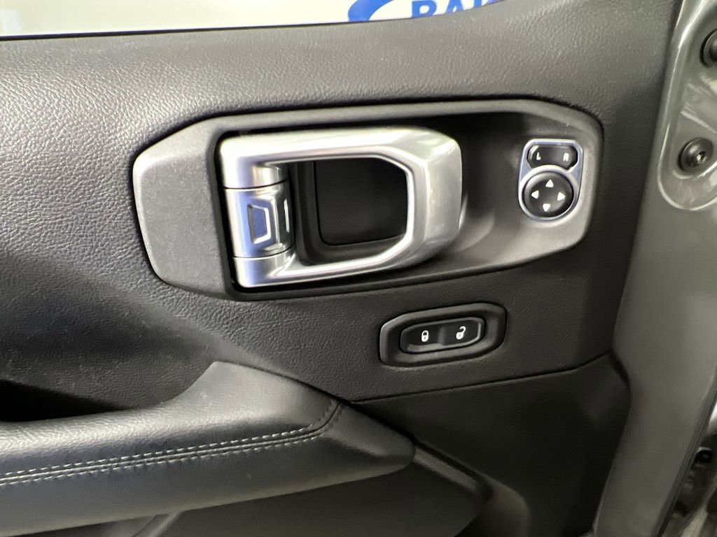 Used 2020 Jeep Wrangler Unlimited Sahara image 21
