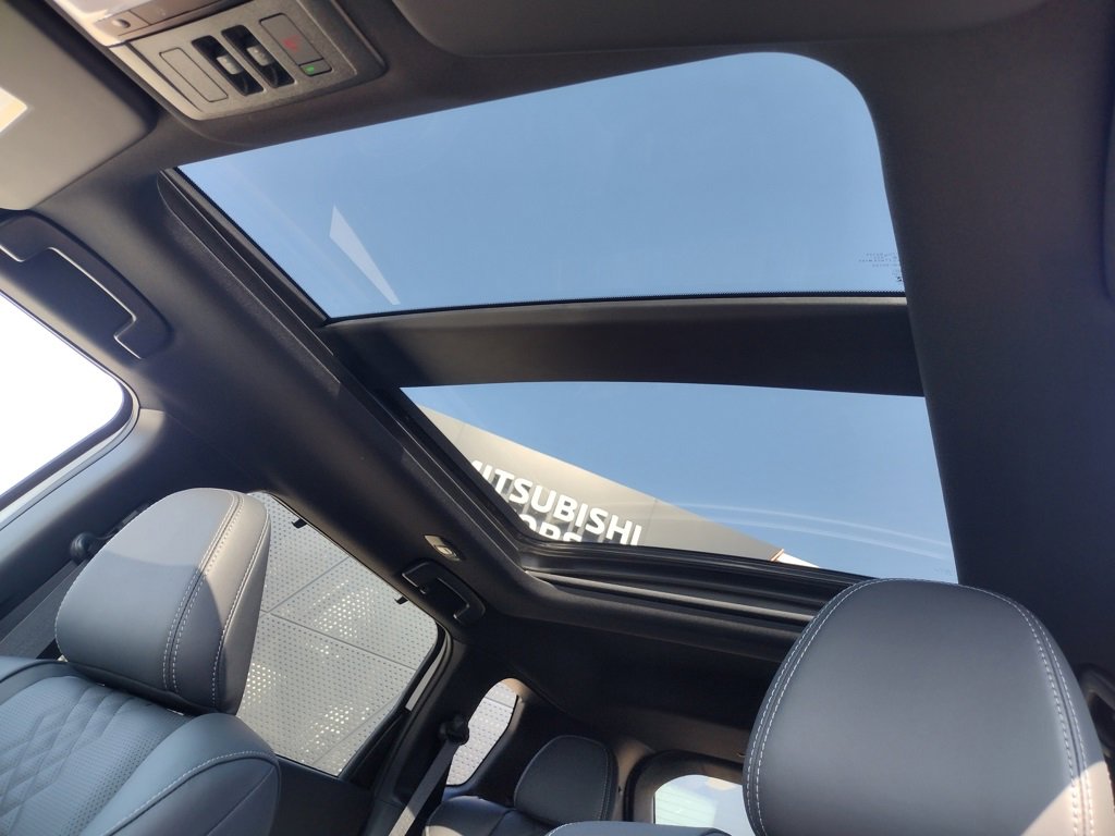 New 2025 Mitsubishi Outlander SEL Black Edition image 6