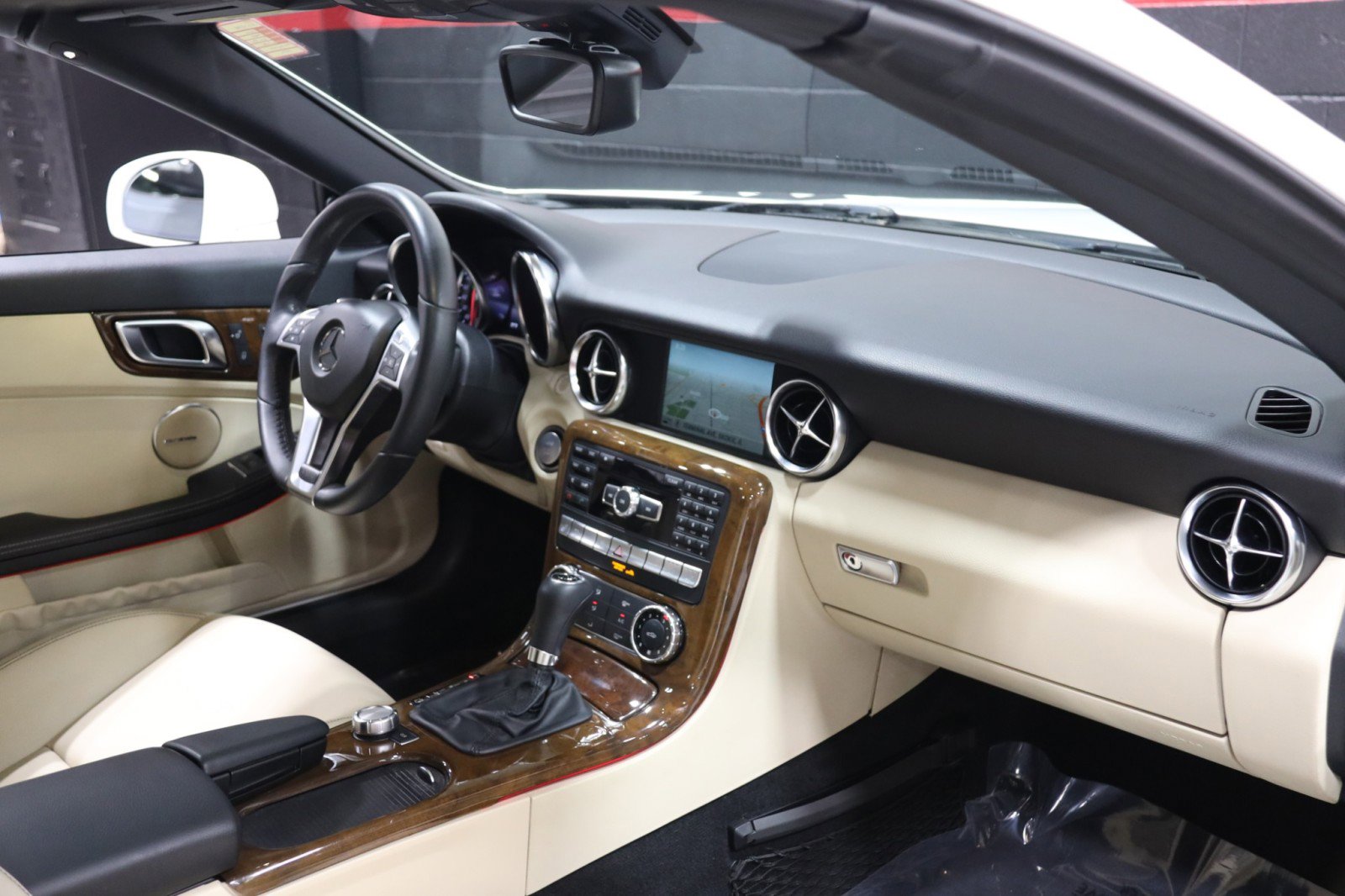 Used 2014 Mercedes-Benz SLK 250 image 41