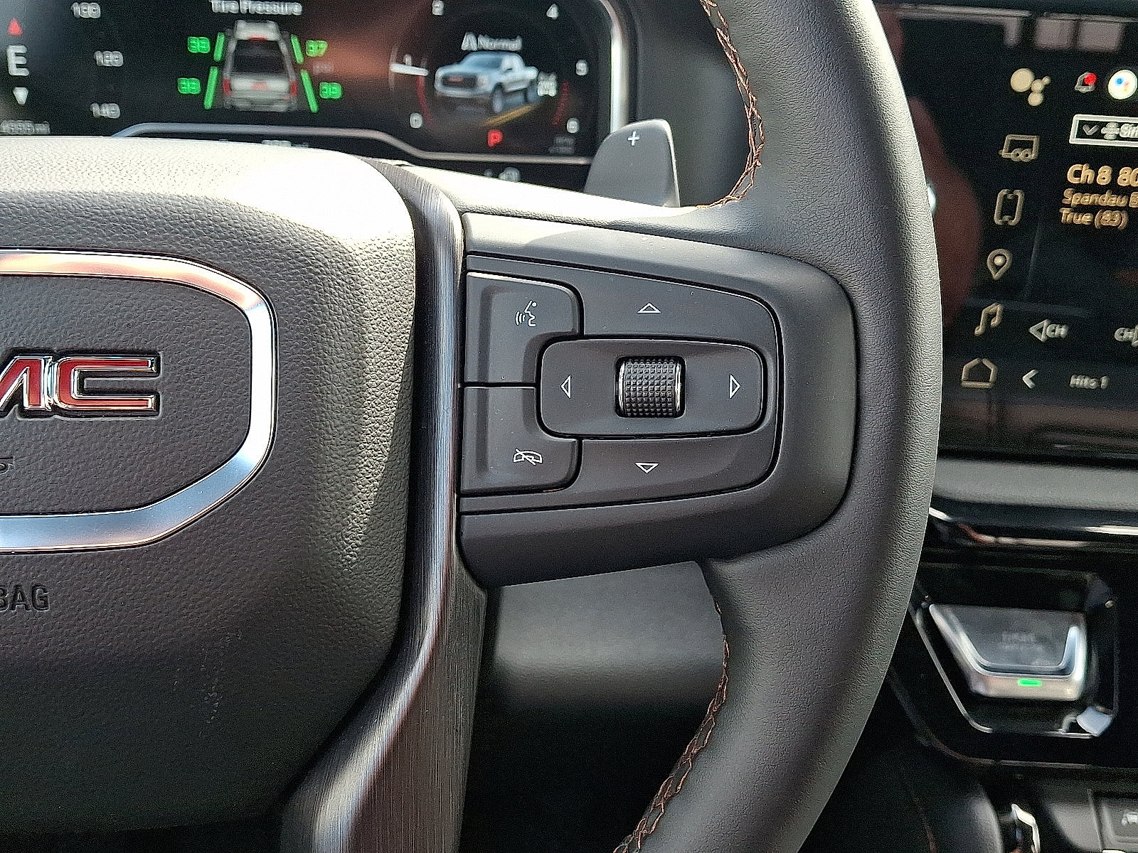 Used 2025 GMC Sierra 1500 AT4 w/ Technology Package AWD/4WD image 25