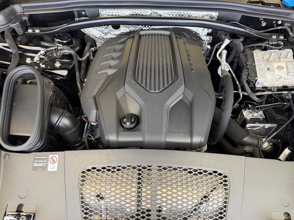 Certified 2026 Porsche Macan AWD/4WD image 27