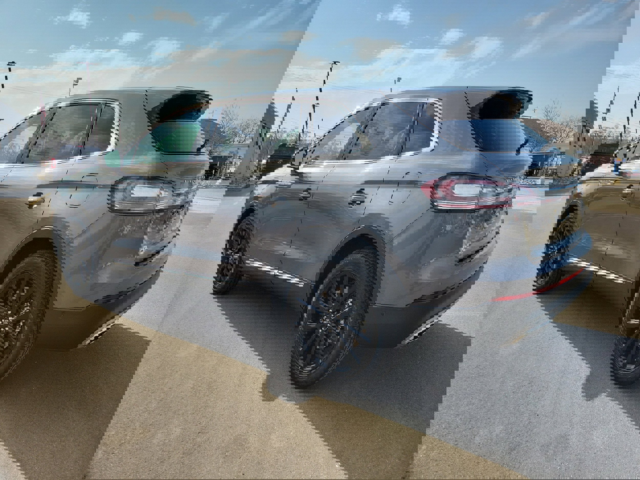 Used 2023 Lincoln Nautilus Reserve w/ Equipment Group 202A image 3