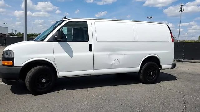 Used 2018 Chevrolet Express 2500 RWD image 4