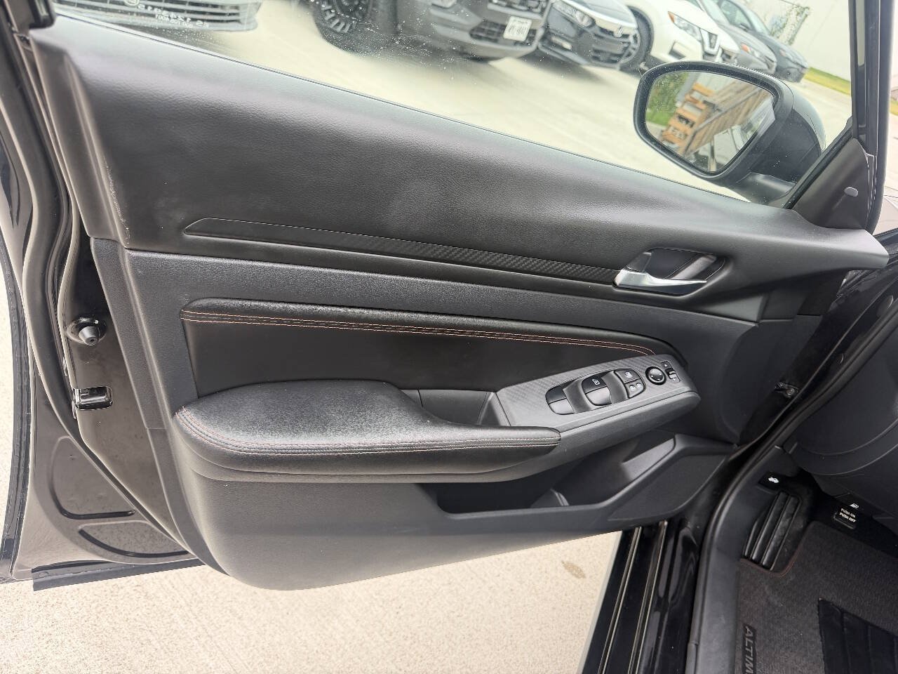 Used 2022 Nissan Altima 2.5 SR w/ Midnight Edition Package FWD image 19