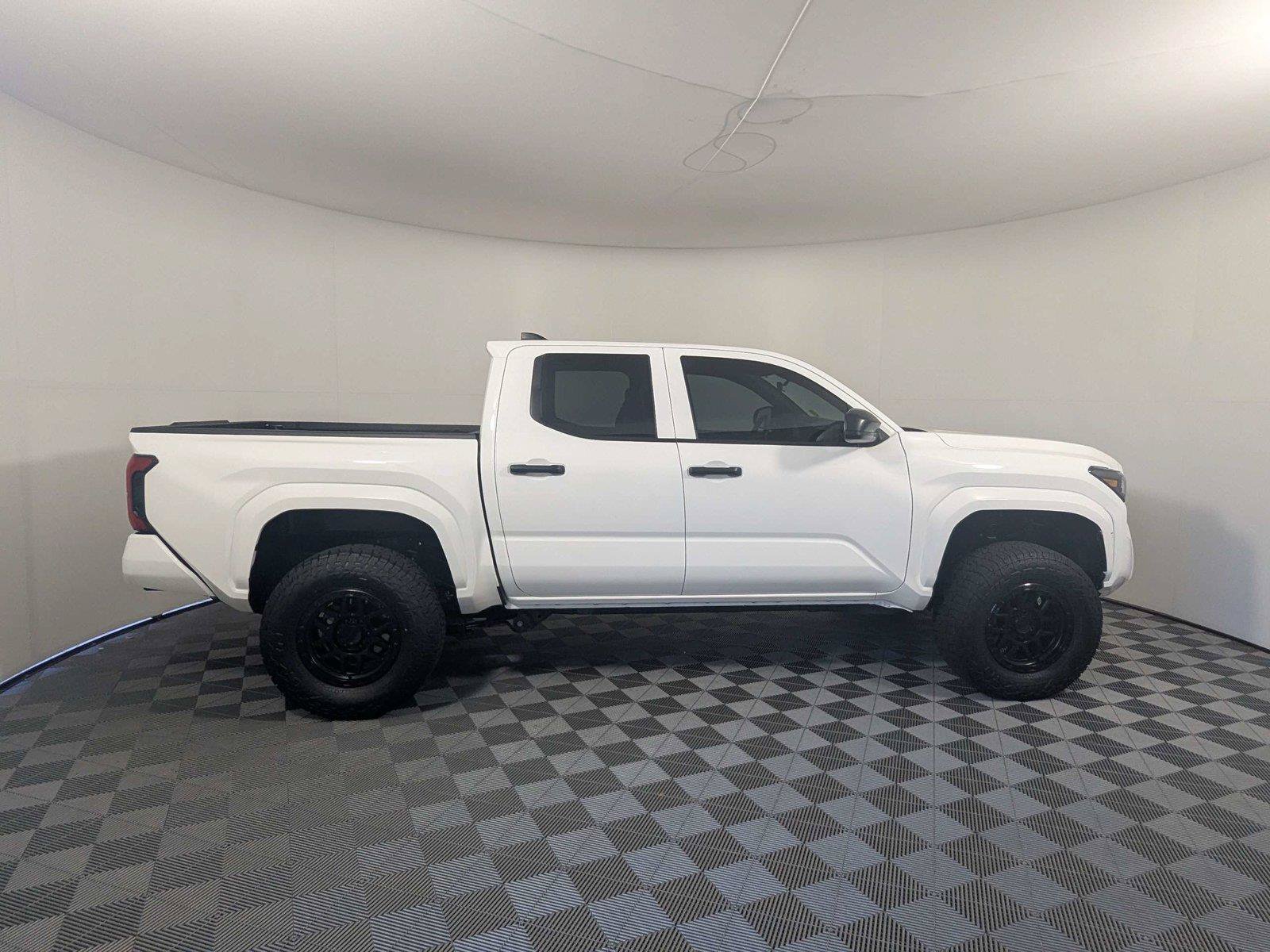 Used 2025 Toyota Tacoma SR AWD/4WD image 4