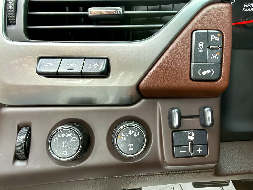 Used 2018 Chevrolet Tahoe Premier AWD/4WD image 17