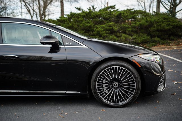 Used 2022 Mercedes-Benz EQS 580 4MATIC Sedan image 11