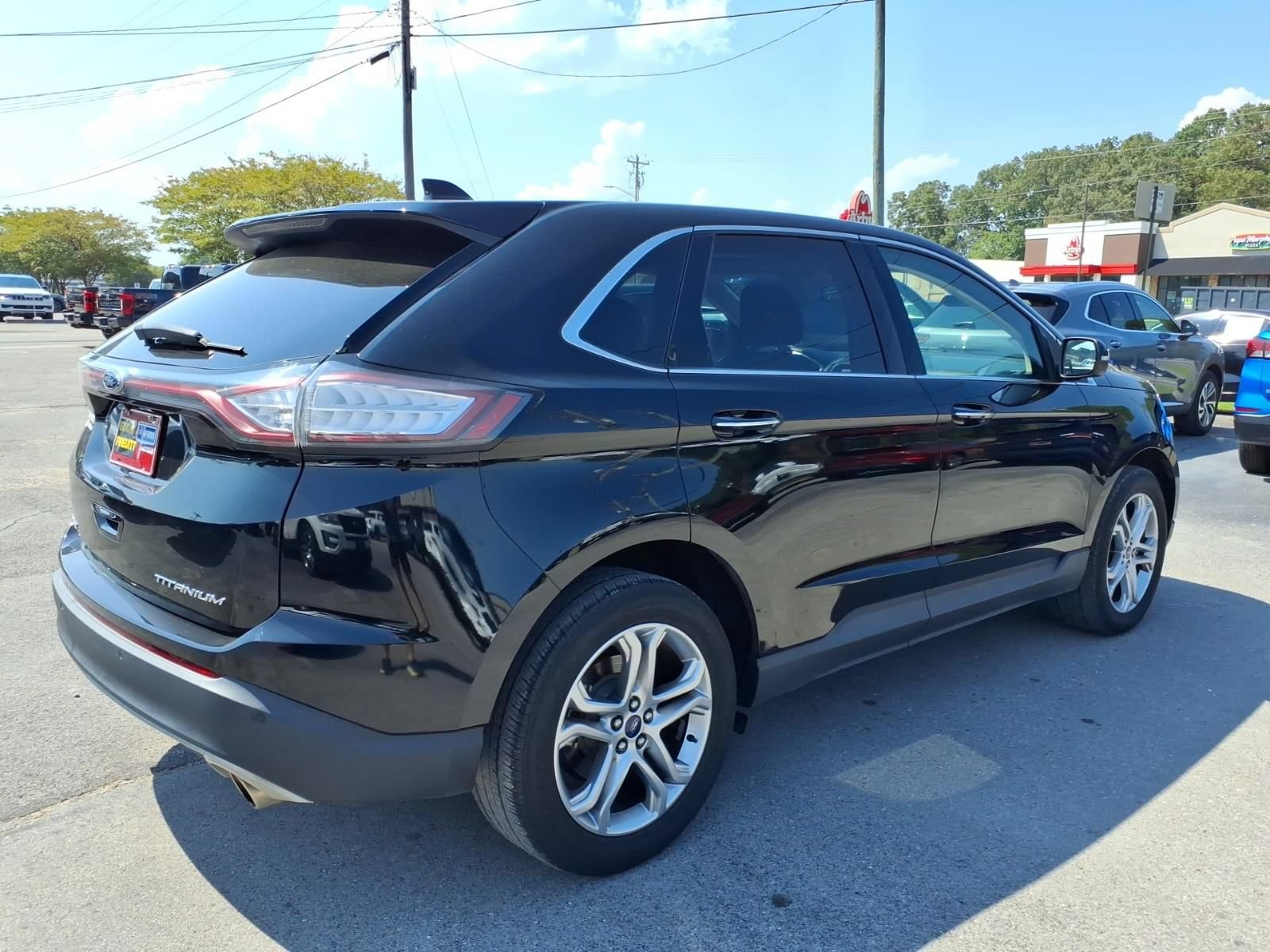 Used 2017 Ford Edge Titanium w/ Equipment Group 301A FWD image 4
