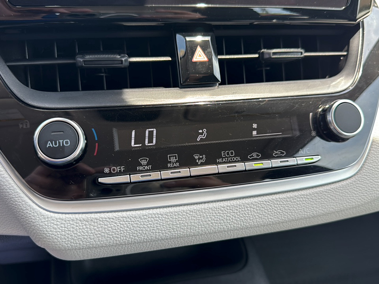 Used 2025 Toyota Corolla LE FWD image 15