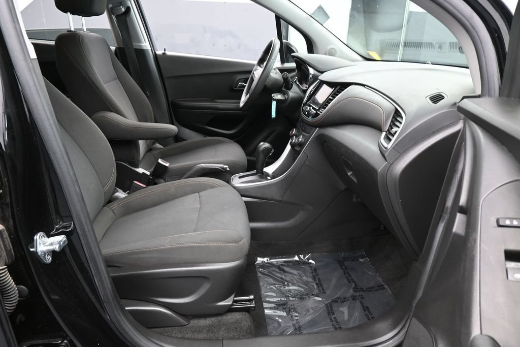 Used 2022 Chevrolet Trax LS AWD/4WD image 35