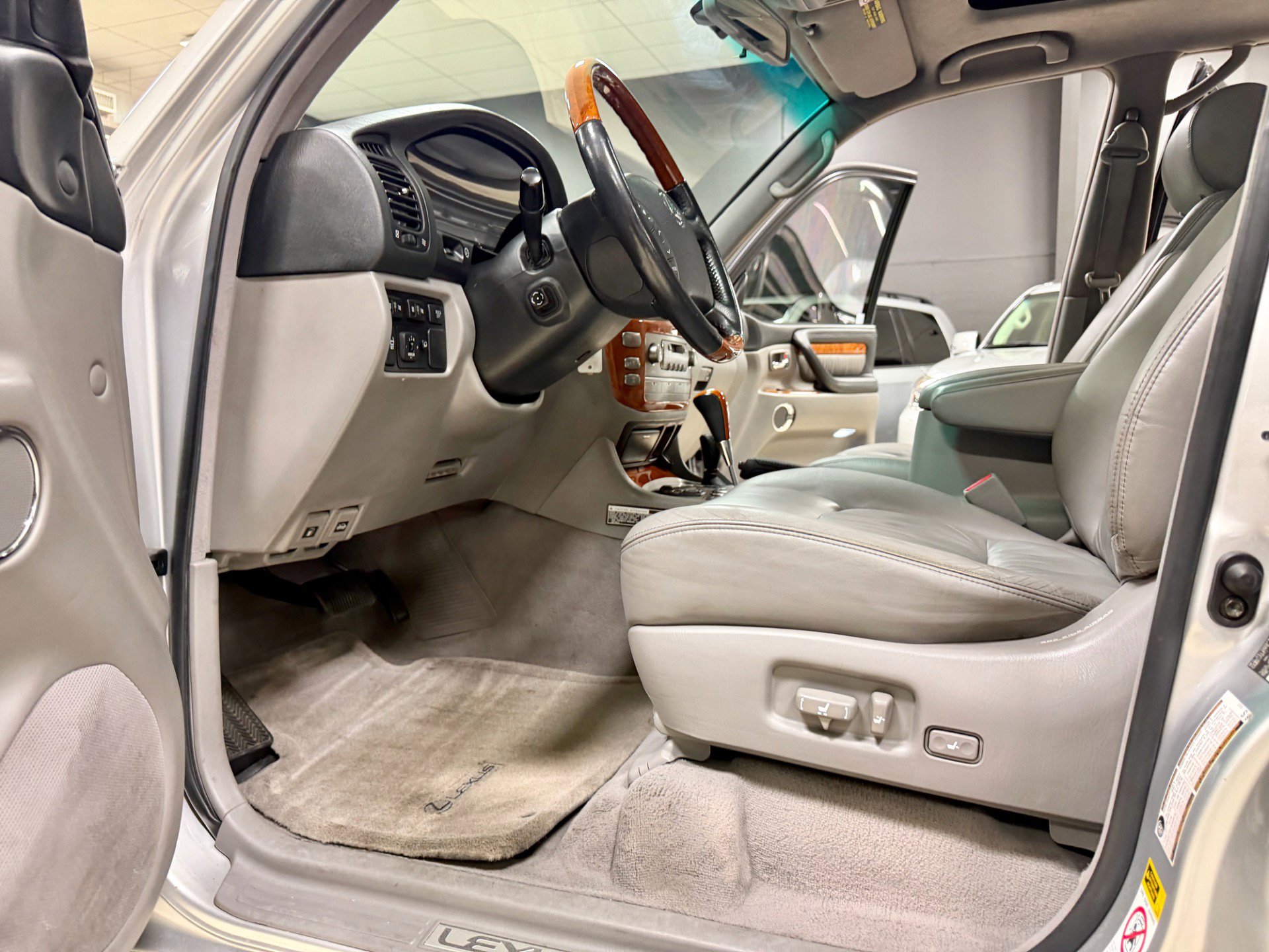 Used 2006 Lexus LX 470 image 23