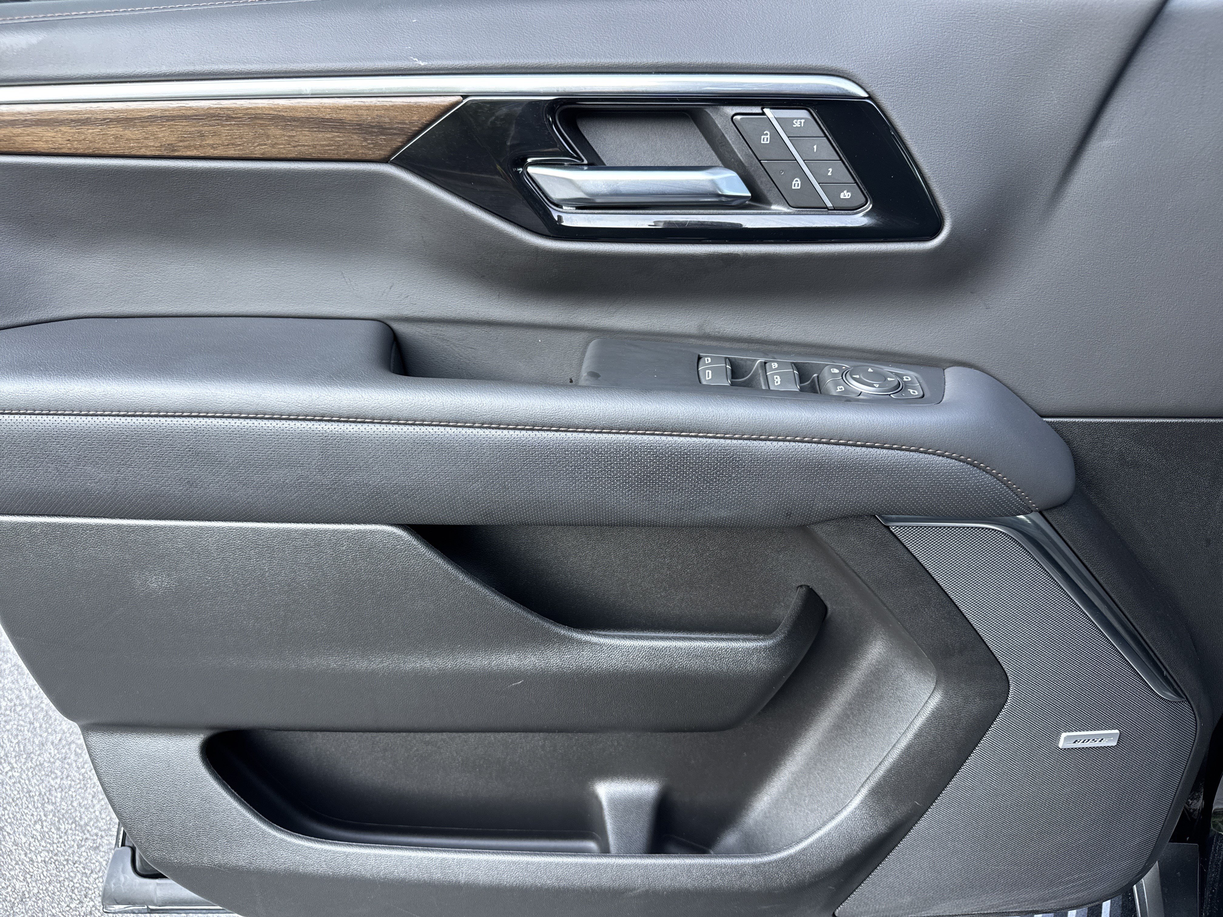 Used 2025 Chevrolet Tahoe High Country AWD/4WD image 14