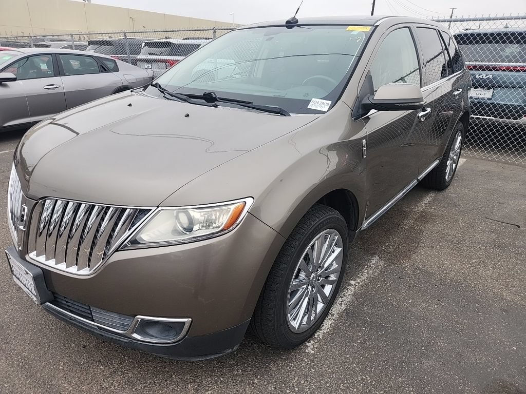Used 2012 Lincoln MKX AWD image 3