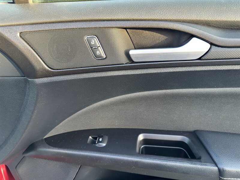 Used 2018 Ford Fusion SE w/ Equipment Group 201A FWD image 44