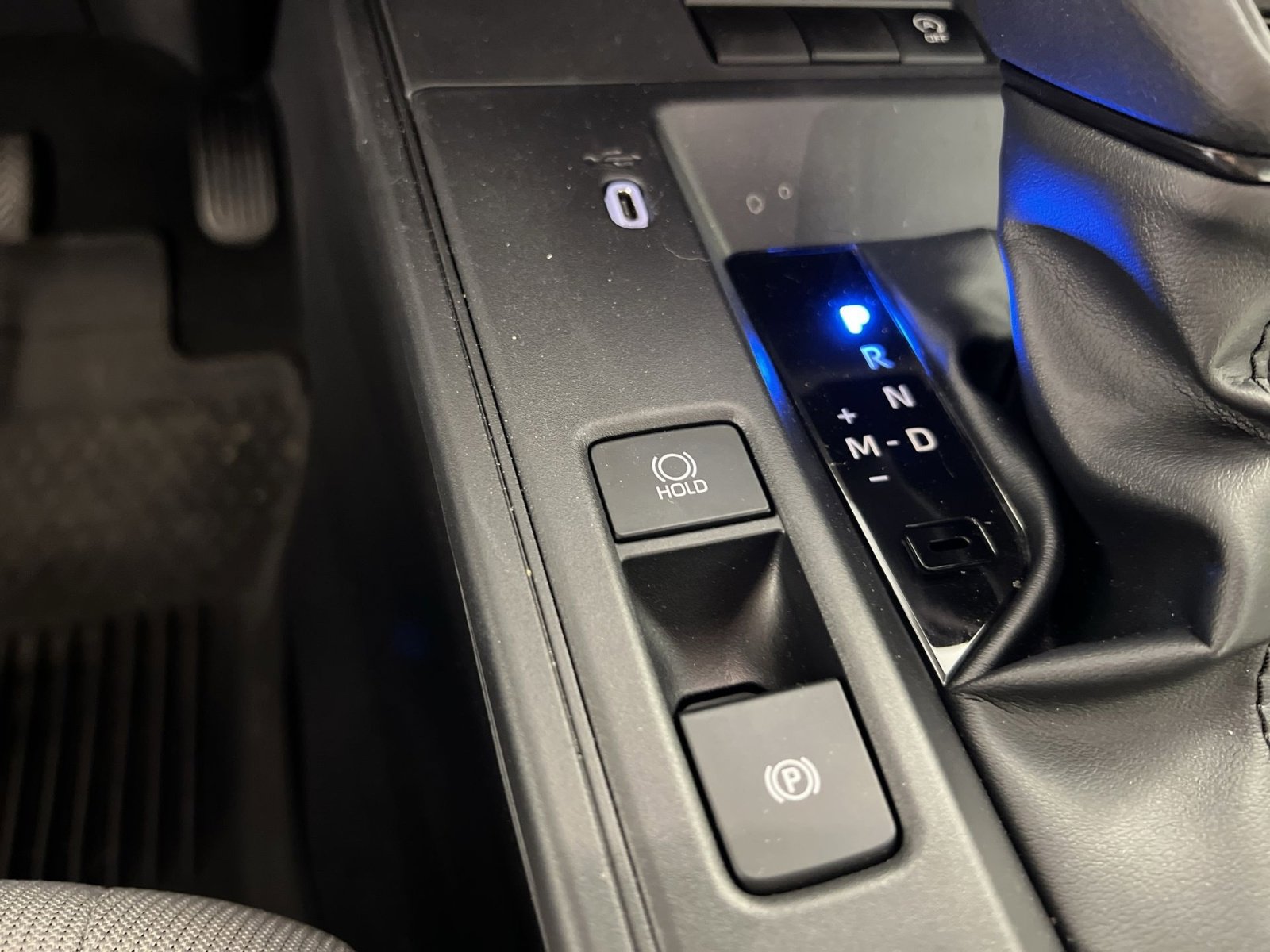 Used 2026 Toyota Corolla Cross L image 31