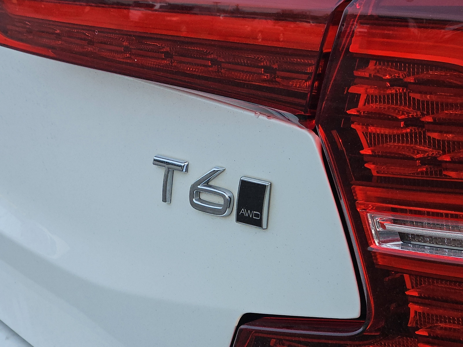 Used 2019 Volvo S60 T6 Momentum image 10