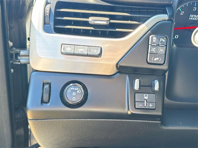 Used 2020 GMC Yukon XL Denali w/ Denali Premium Package image 28