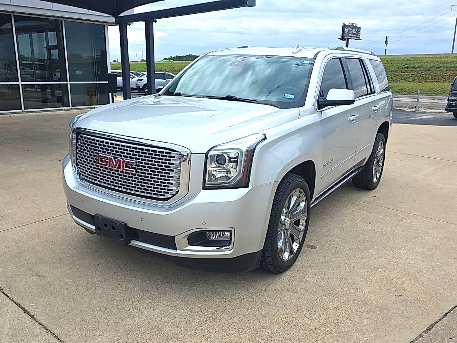 Used 2016 GMC Yukon Denali w/ Open Road Package RWD image 3