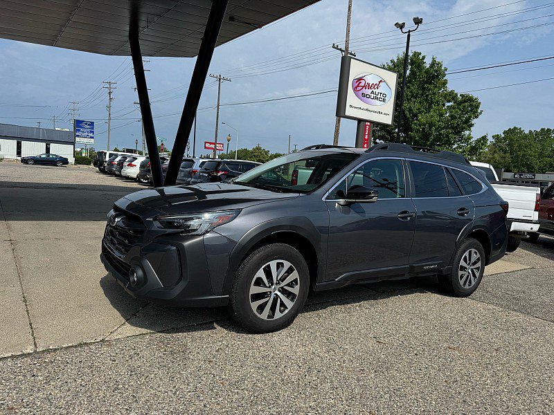 Used 2023 Subaru Outback Premium AWD/4WD image 2