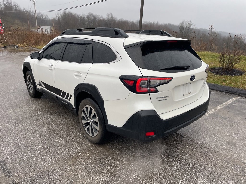 Used 2023 Subaru Outback Premium image 7