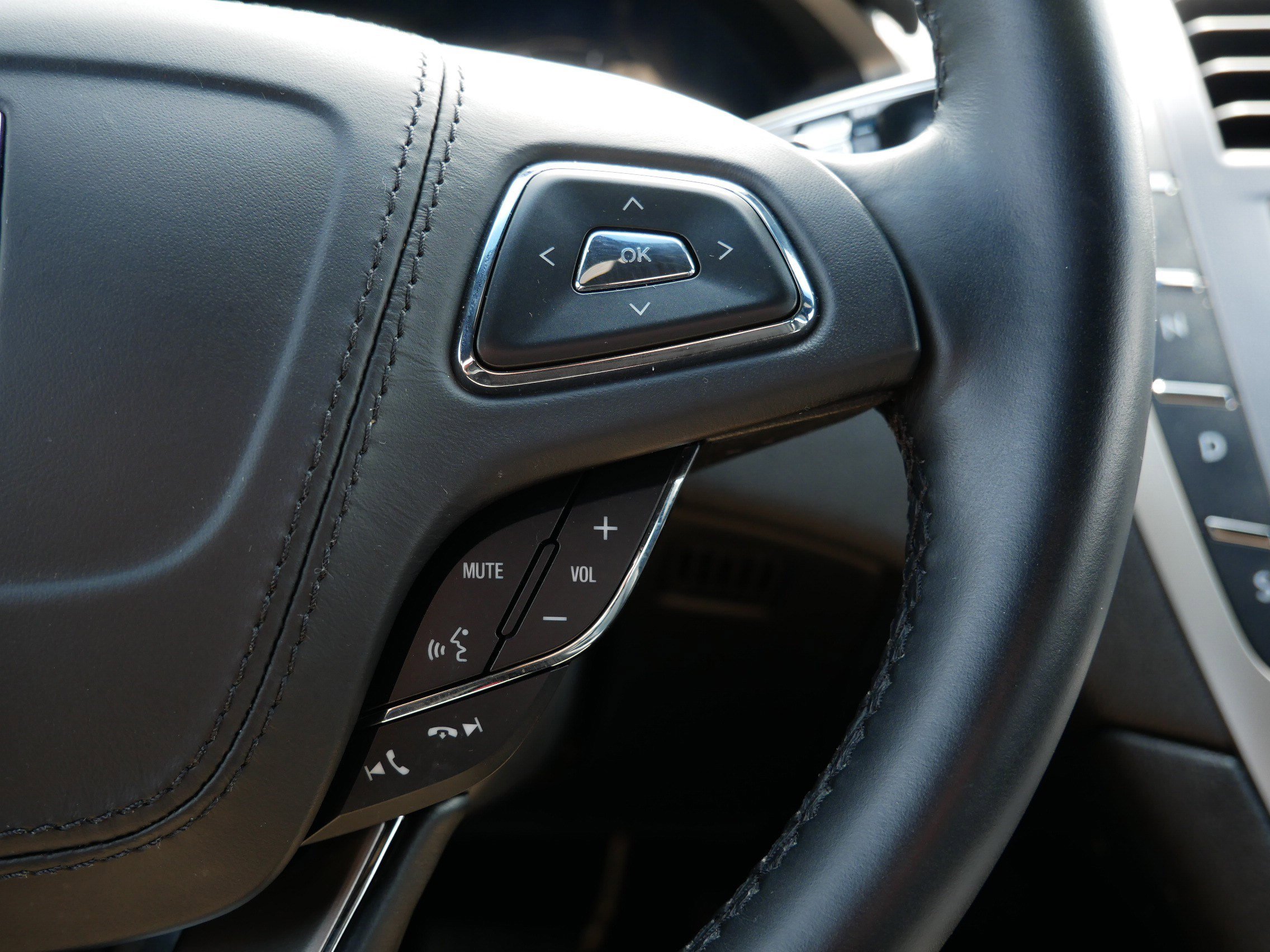 Used 2020 Lincoln MKZ w/ Convenience Package image 26