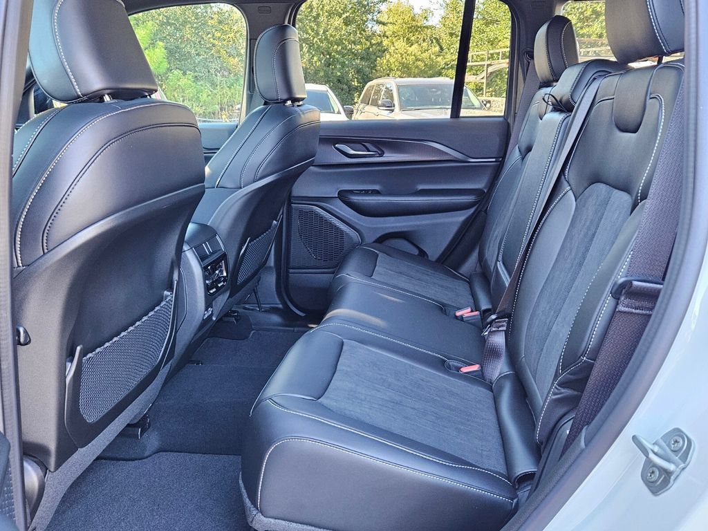New 2025 Jeep Grand Cherokee Altitude RWD image 11