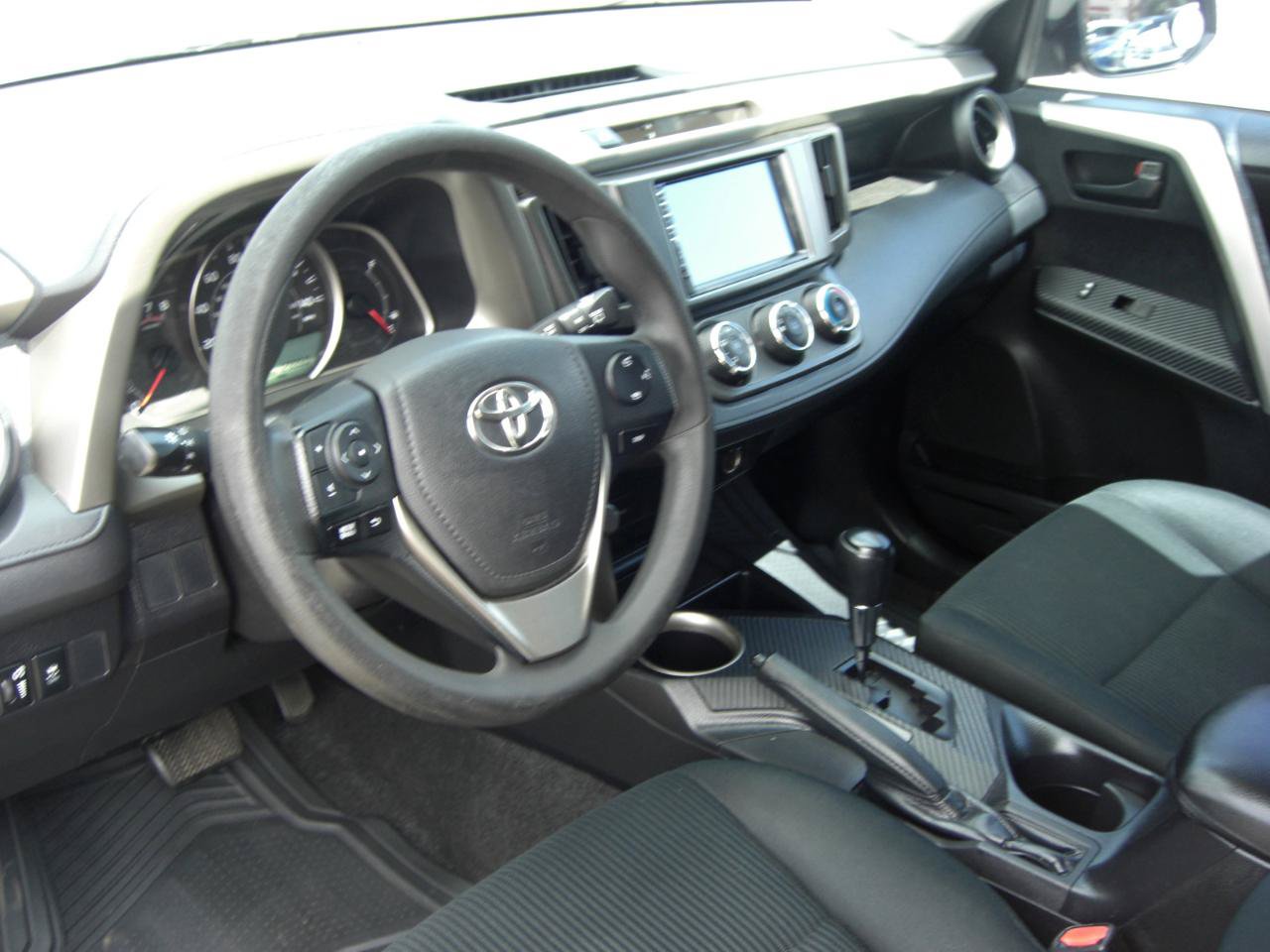 Used 2015 Toyota RAV4 LE FWD image 6