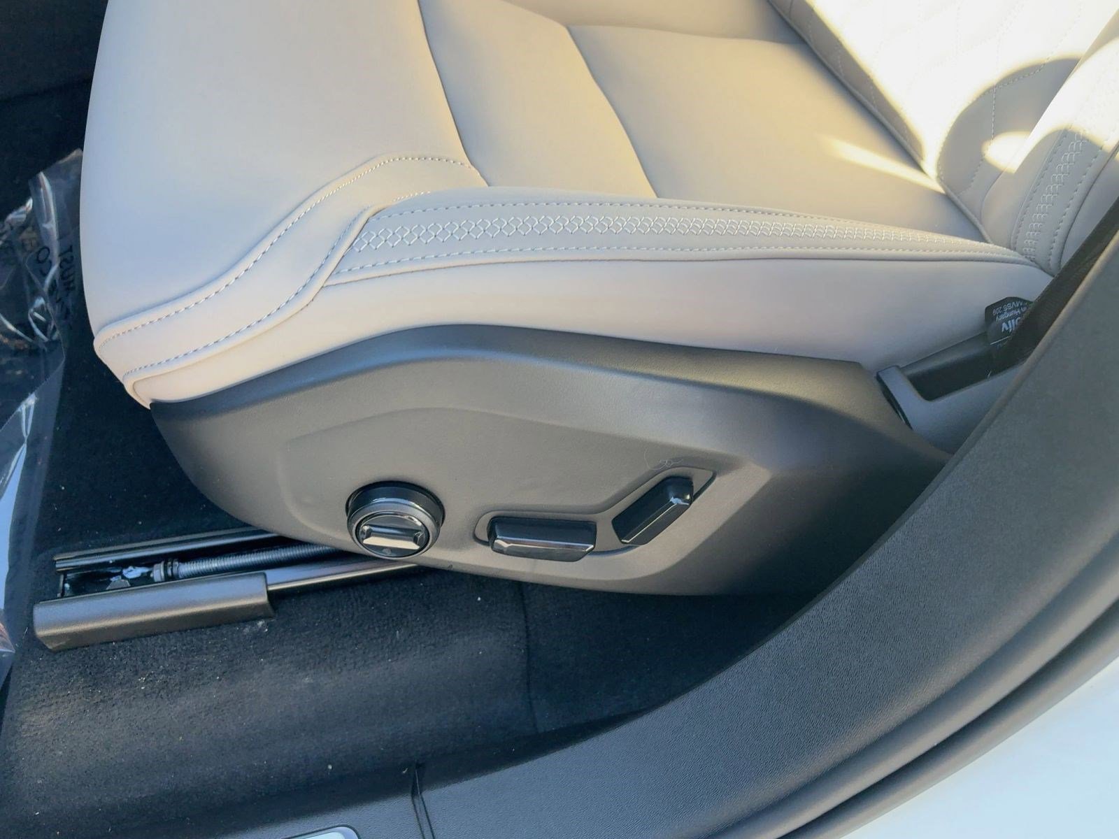 New 2026 Volvo XC90 T8 Plus w/ Protection Package image 13