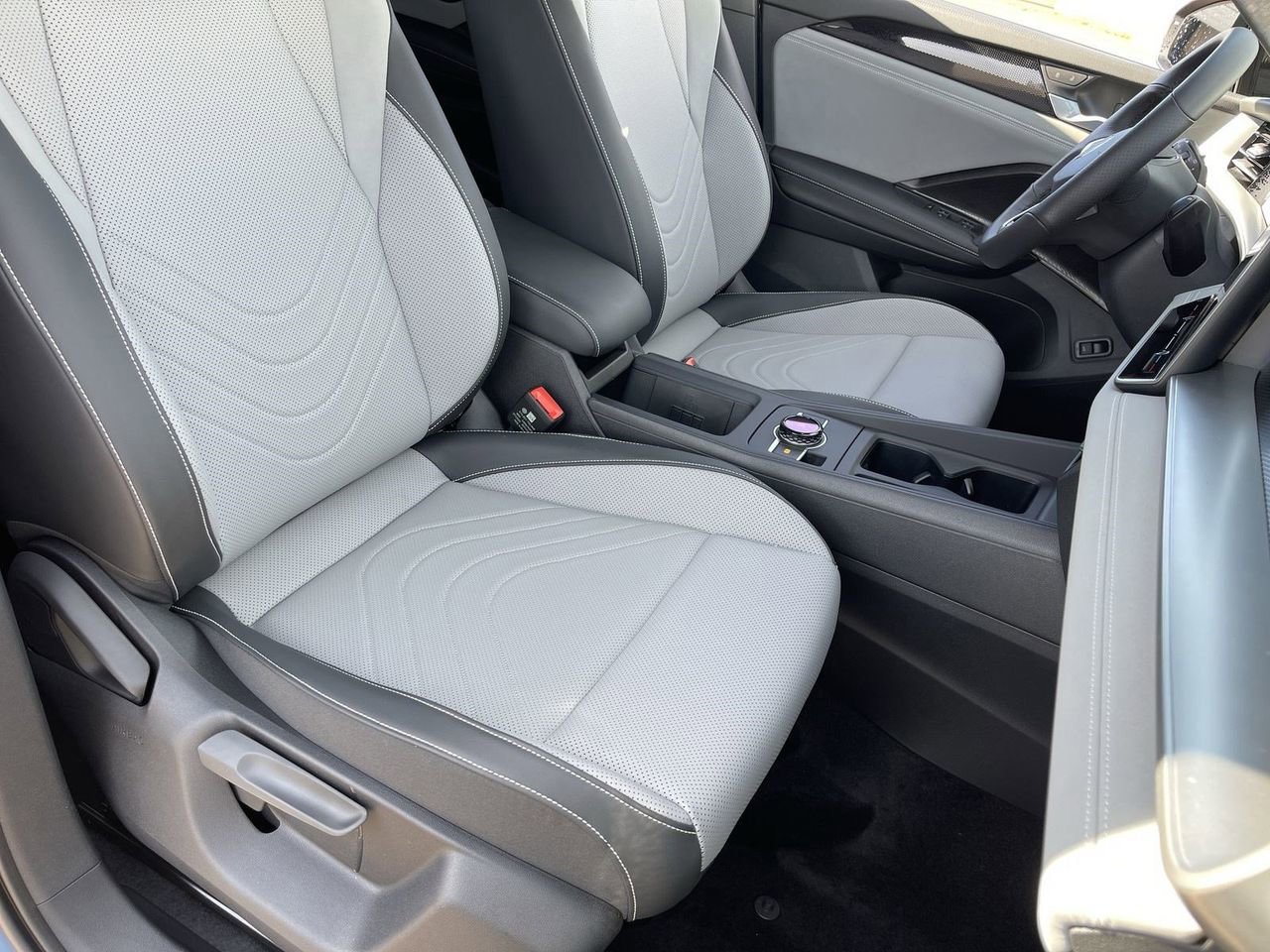 New 2026 Volkswagen Tiguan SE R-Line FWD image 7