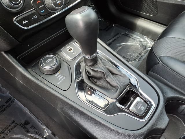 Used 2022 Jeep Cherokee Limited AWD/4WD image 22