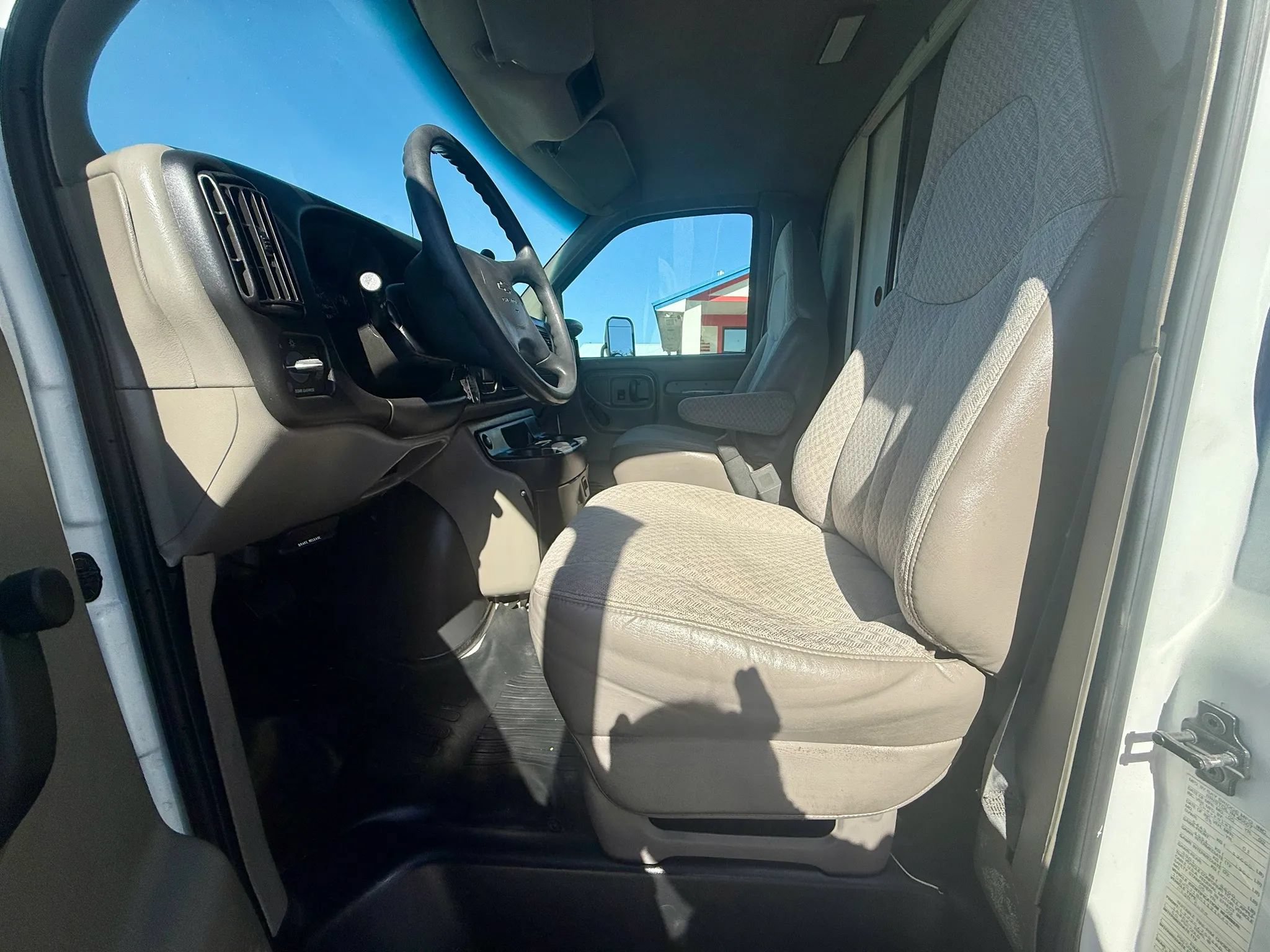 Used 2001 Chevrolet Express 3500 RWD image 9